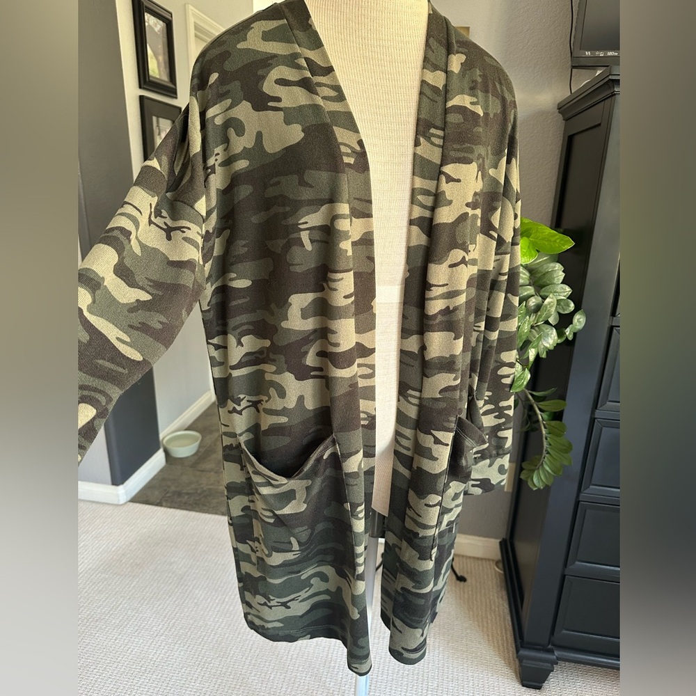 Sanctuary open front camo knit cardigan, size large